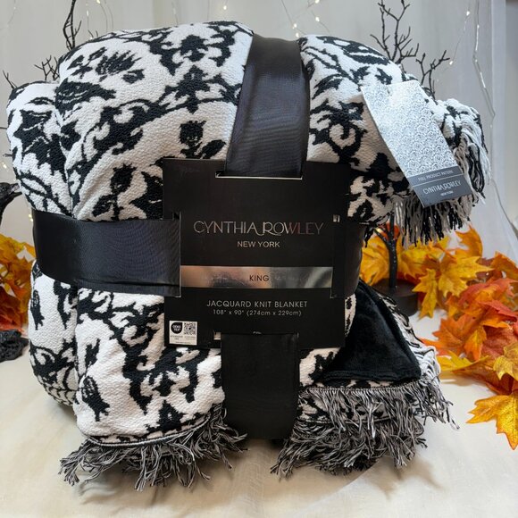 CYNTHIA ROWLEY Black White Jacquard Skull Raven Halloween KING Chenille Blanket - Picture 1 of 8